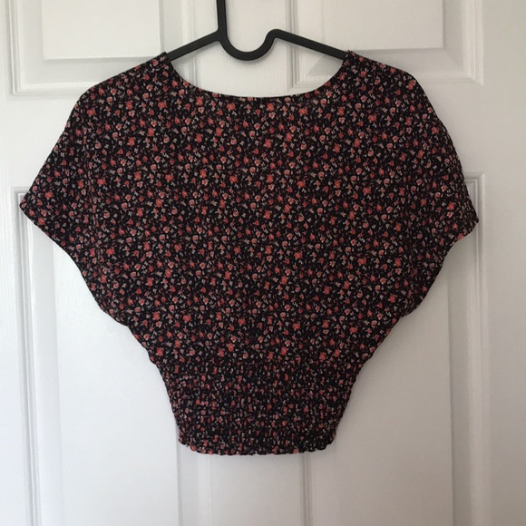 Low v-neck summer tshirt - Picture 2 of 2